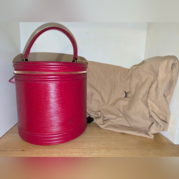 Louis Vuitton Cannes Epi Red. Authentic and pre-owned - Picture 2 of 11